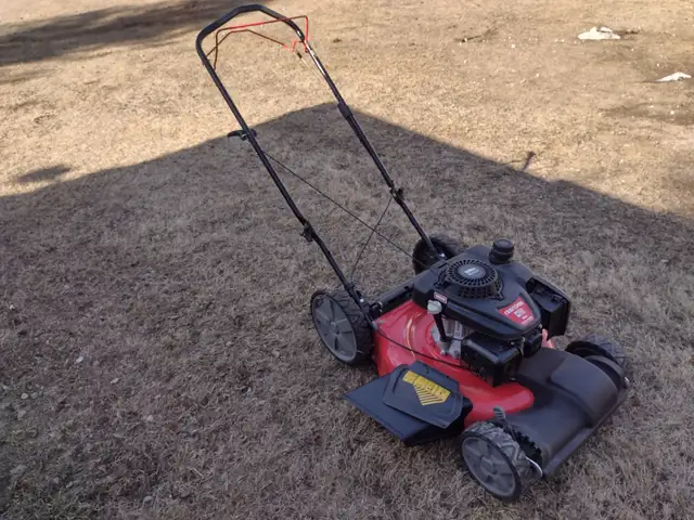 Tondeuse a gazon  autopropulsé CRAFTSMAN 22'' de coupe