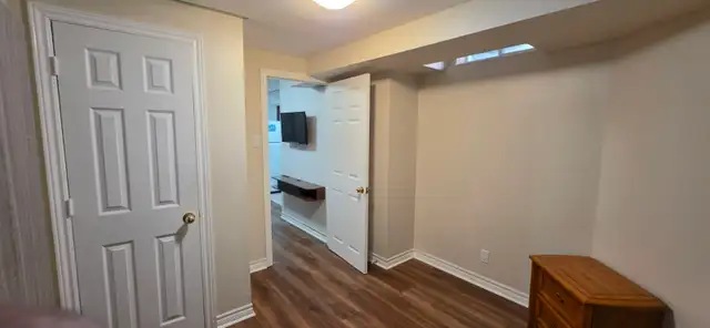 PRIME LOCATION! ✨ FURNISHED 1-BED BASEMENT APARTMENT - Photo 2