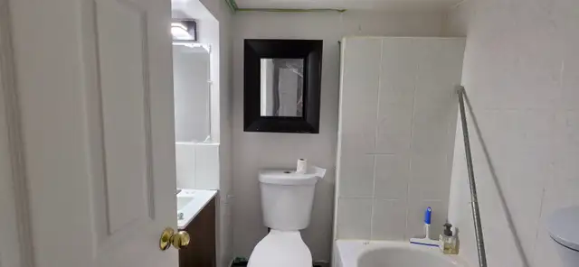 PRIME LOCATION! ✨ FURNISHED 1-BED BASEMENT APARTMENT - Photo 14