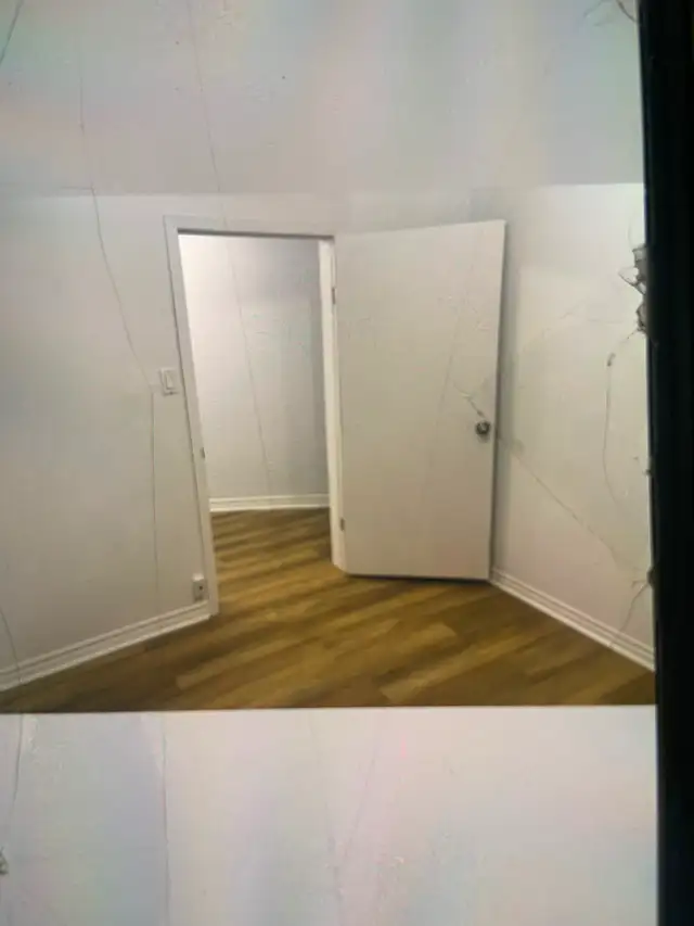 4 1/2 Saint-Henri ground floor with all appliances and internet - Photo 3