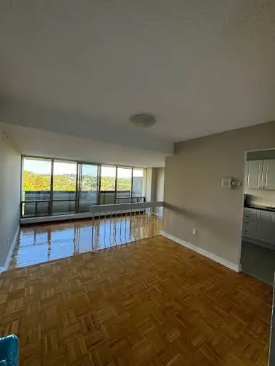 PRIVATE ROOM AVAILABLE-UPPER FLOOR-( St. Clair & Brimley)- 850 - Photo 2