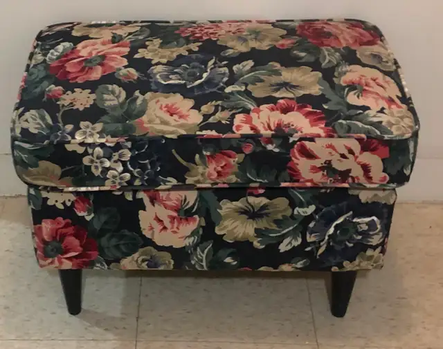 Entryway Bench $10 - Photo 3