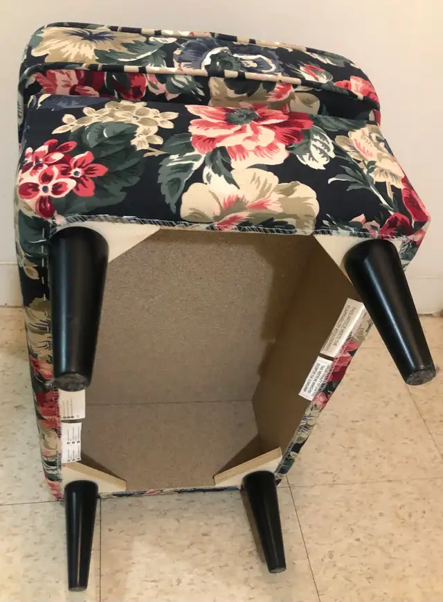 Entryway Bench $10 - Photo 4