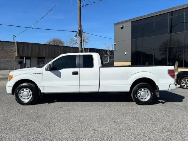 2013 Ford F-150 V8 LONG BOX-HEAVY PAYLOAD PKG- 136KM-1 OWNER! - Photo 2