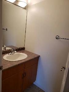 2 bedroom 2 bathroom condo for rent in University Plaza - Photo 4