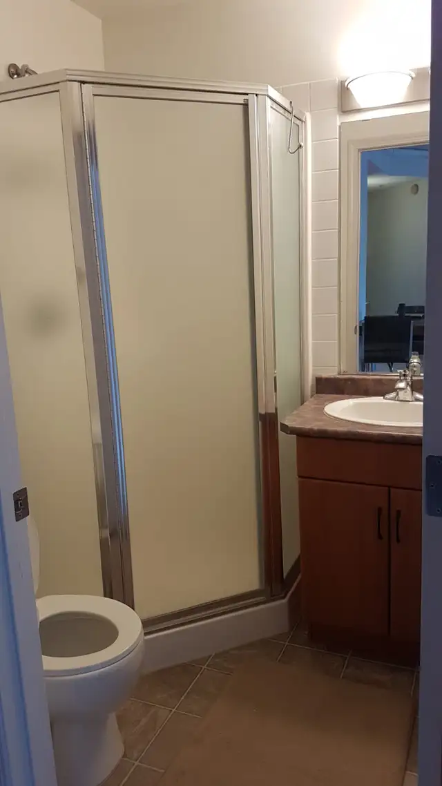 2 bedroom 2 bathroom condo for rent in University Plaza - Photo 8