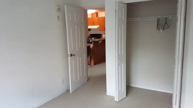 2 bedroom 2 bathroom condo for rent in University Plaza - Photo 11