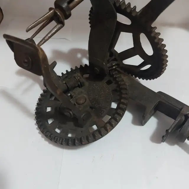Cast iron Apple Peeler