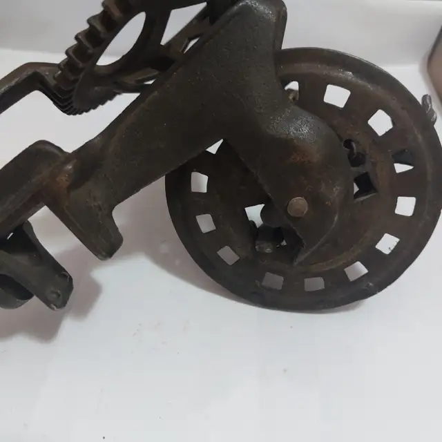 Cast iron Apple Peeler - Photo 6