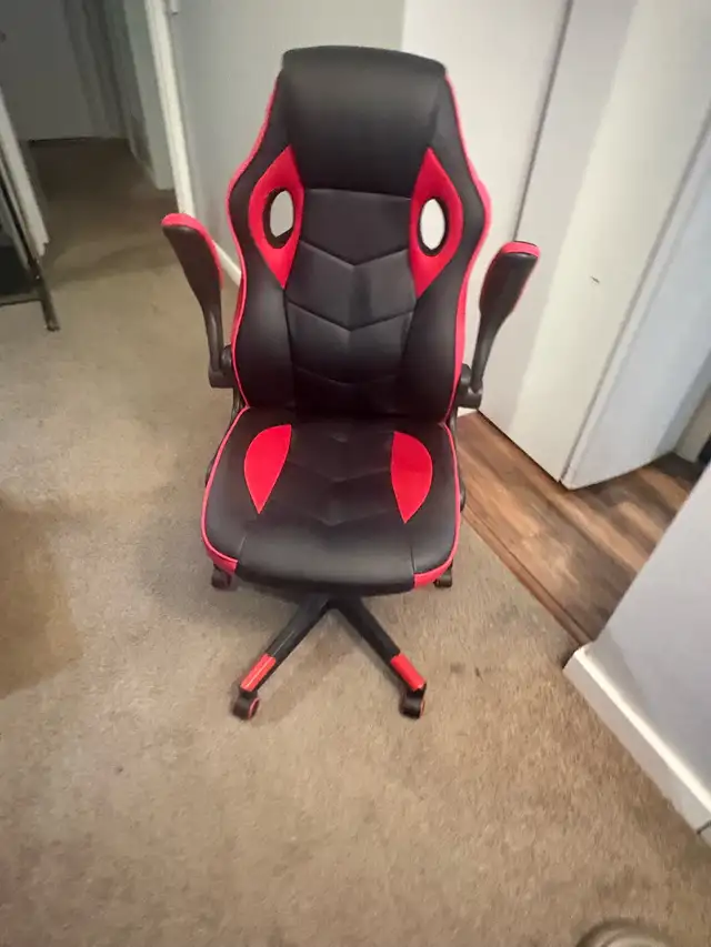 Free delivery used like new Ergonomic Gaming Chair Black & Red - Photo 8