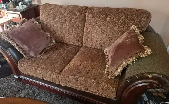 Free Love Seat - Photo 3