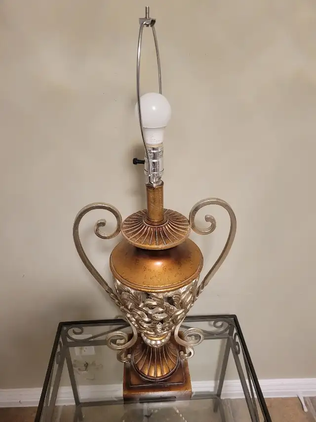 Traditional, Beautiful, Tall Table Lamp - Excellent Condition ! - Photo 4