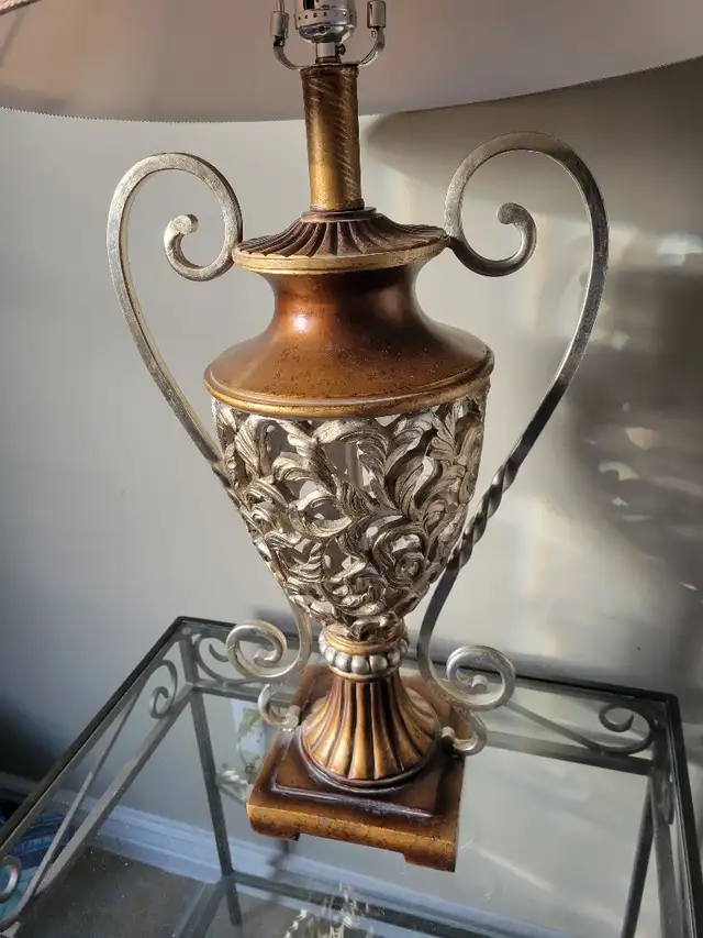 Traditional, Beautiful, Tall Table Lamp - Excellent Condition ! - Photo 6