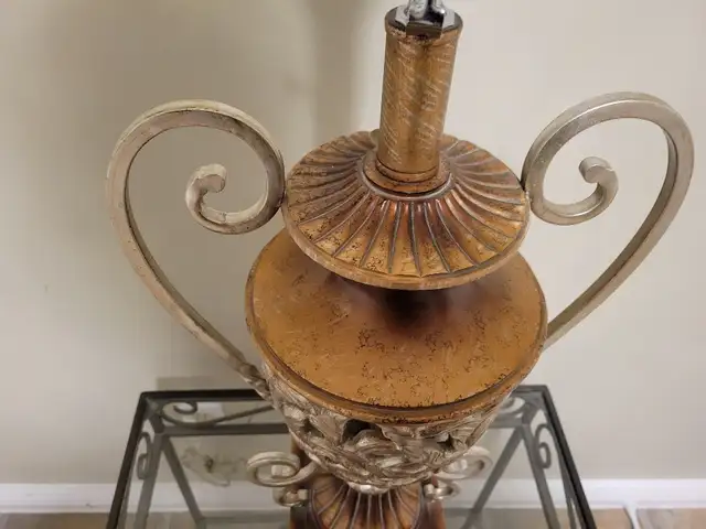 Traditional, Beautiful, Tall Table Lamp - Excellent Condition ! - Photo 7