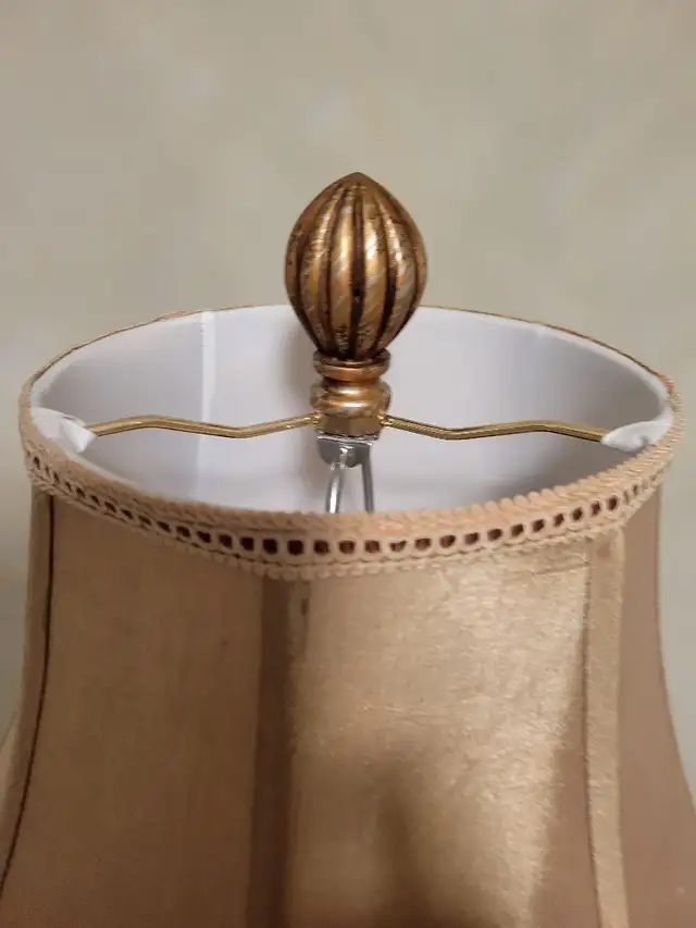 Traditional, Beautiful, Tall Table Lamp - Excellent Condition ! - Photo 8