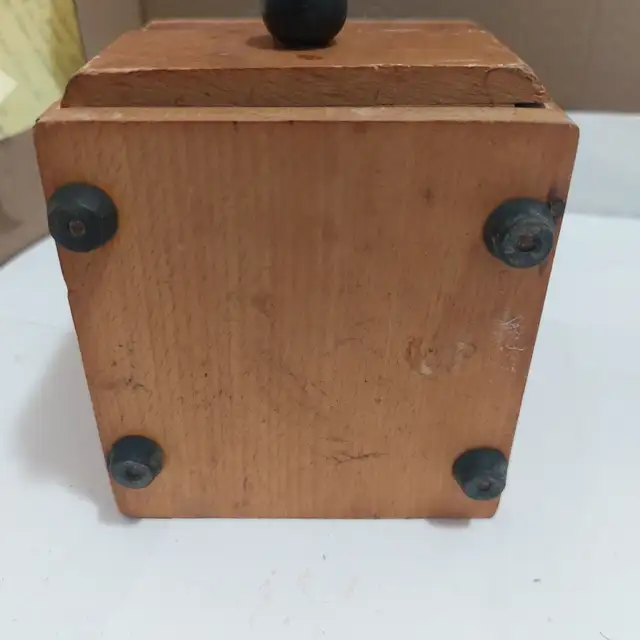 Vintage handcrank coffee grinder - Photo 8