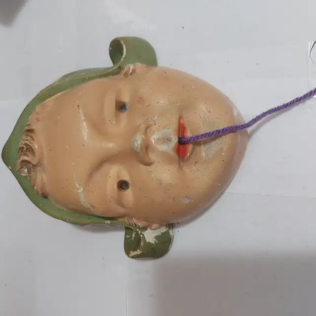 Chalkware string holder