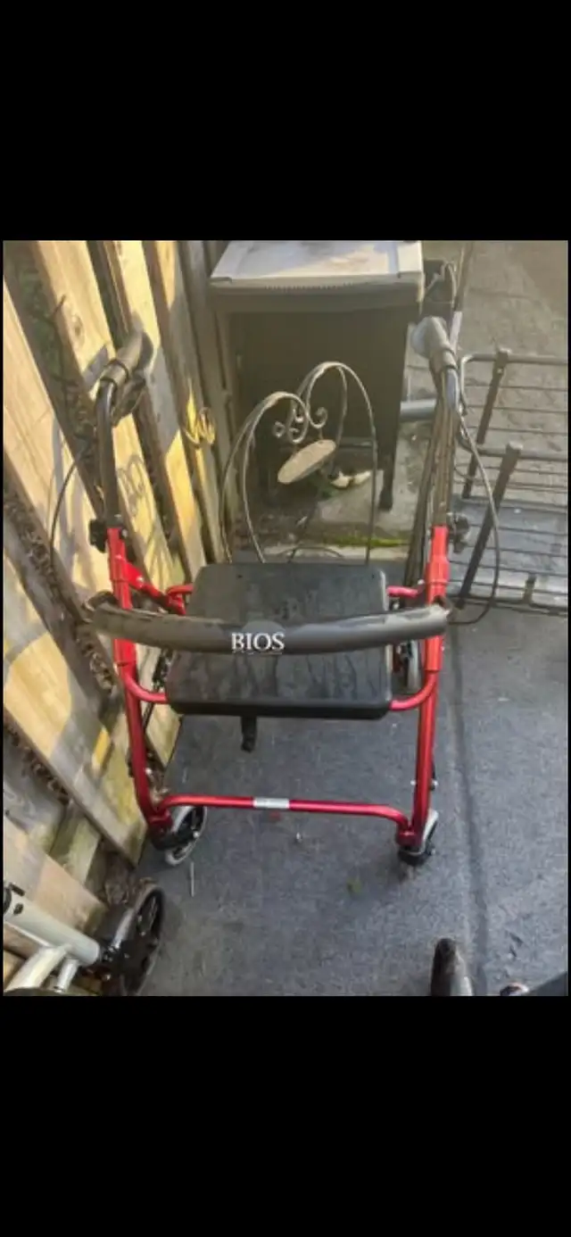 walkers. like new. $30 each. - Photo 2