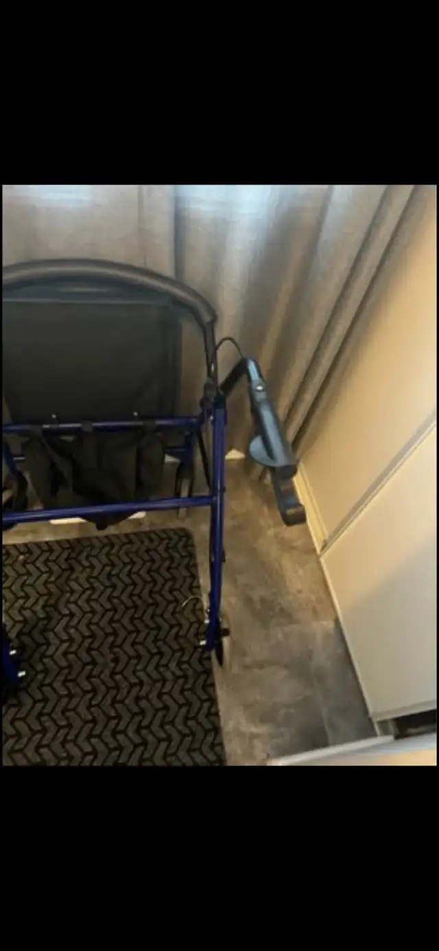 walkers. like new. $30 each. - Photo 5