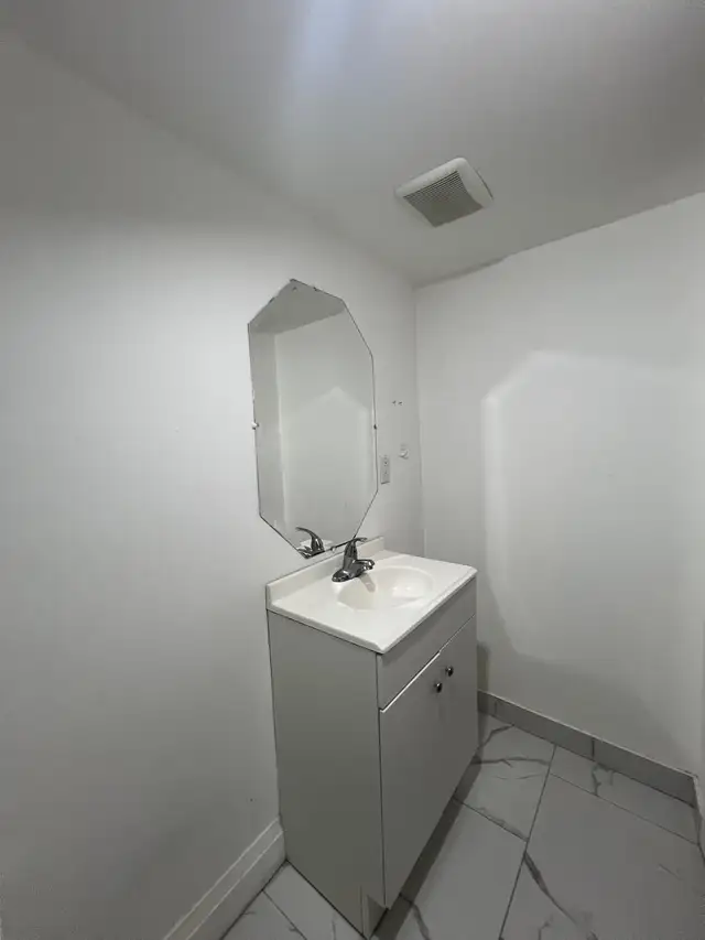 Private Room $700 All Inclusive Mississauga Female Only