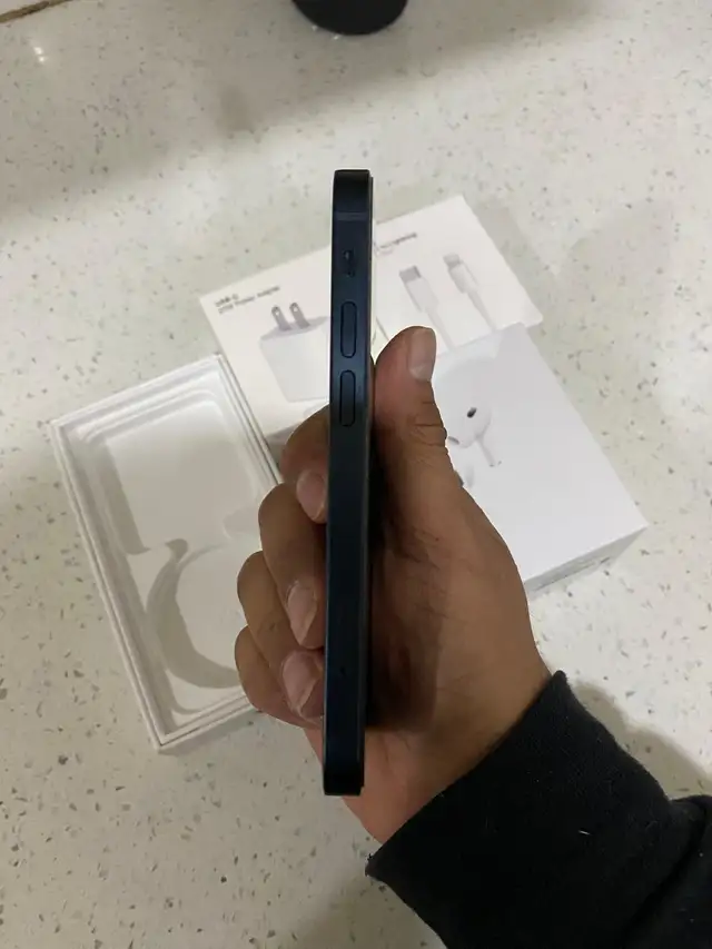 iPhone 13 mini 128gb Airpods/Charger/Delivery - Photo 3