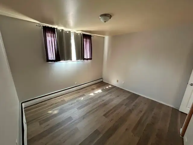 Large, Renovated 2 Bedroom Ground Floor unit Available May 1st. - Photo 5