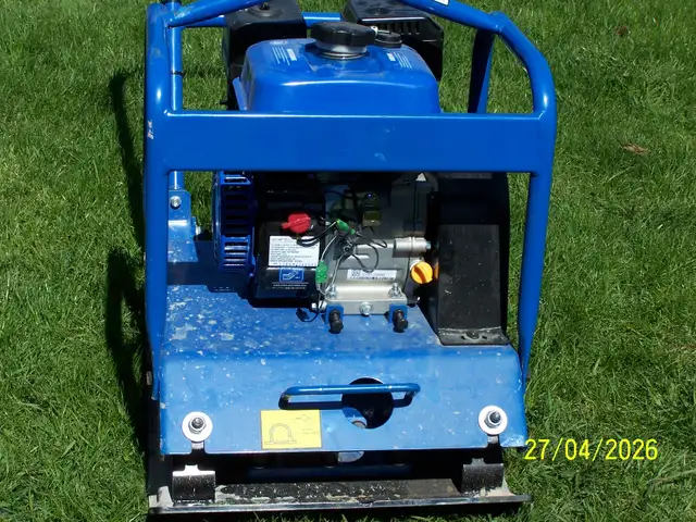 GAS POWER TAMPER - Photo 2