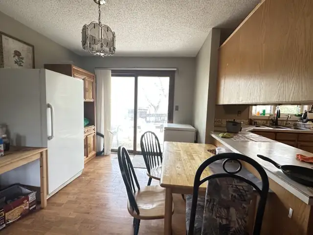 Great Location, Nice Furnished room close to U of R for Rent - Photo 2