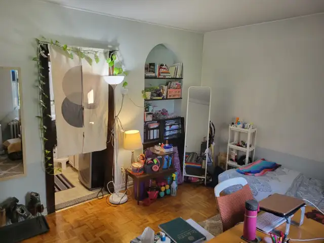 COZY Downtown Studio, SHORT OR LEASE TRANSFER-Term (May–June) - Photo 2
