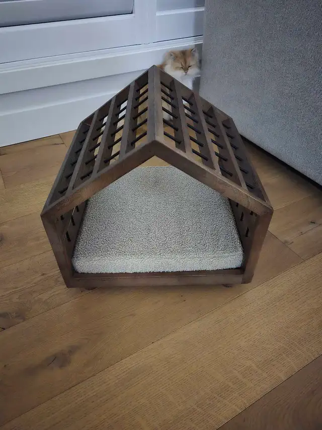 Cat Bed For Sale - Photo 2
