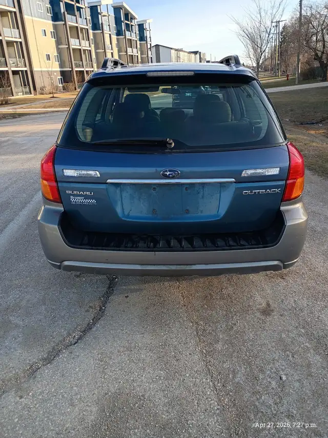 06 Subaru AWD Wagon 4cyl - Photo 3