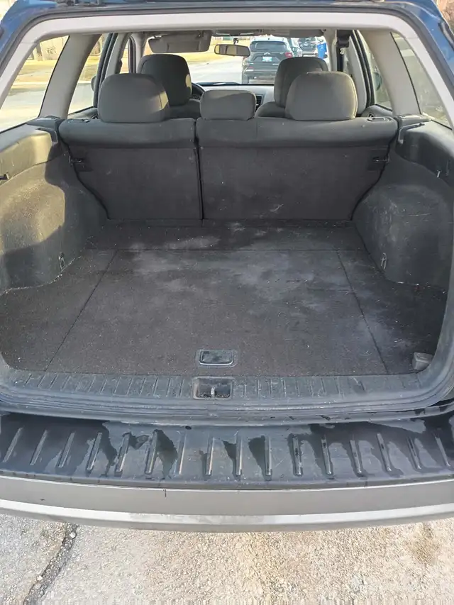 06 Subaru AWD Wagon 4cyl - Photo 6