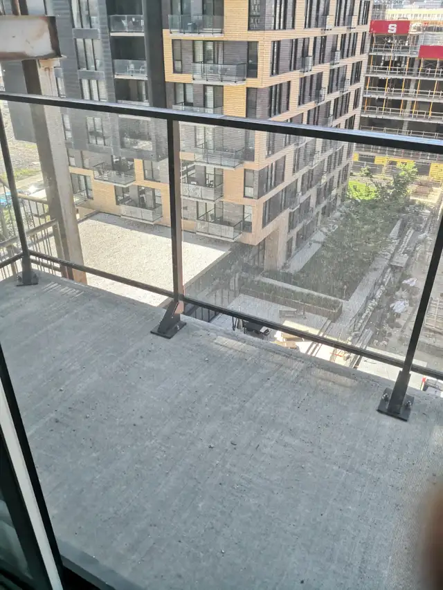 Quite and comfortable 3.5 conda to rent in GriffinTown - Photo 5