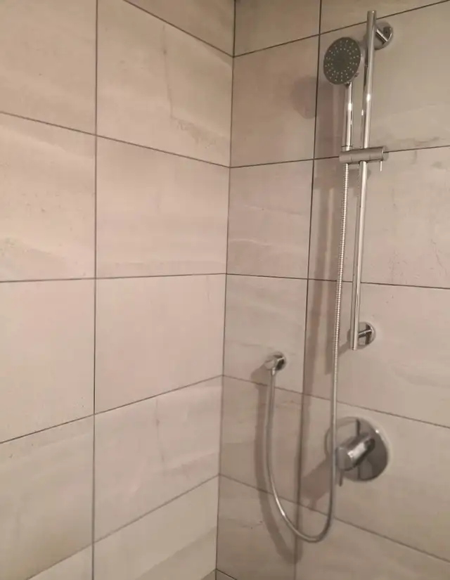 Quite and comfortable 3.5 conda to rent in GriffinTown - Photo 6