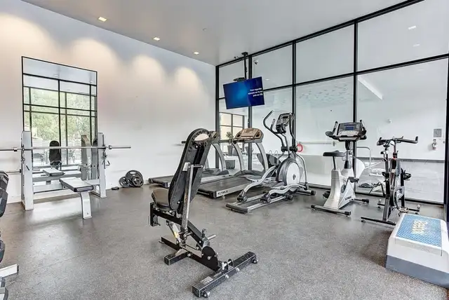 Quite and comfortable 3.5 conda to rent in GriffinTown - Photo 11