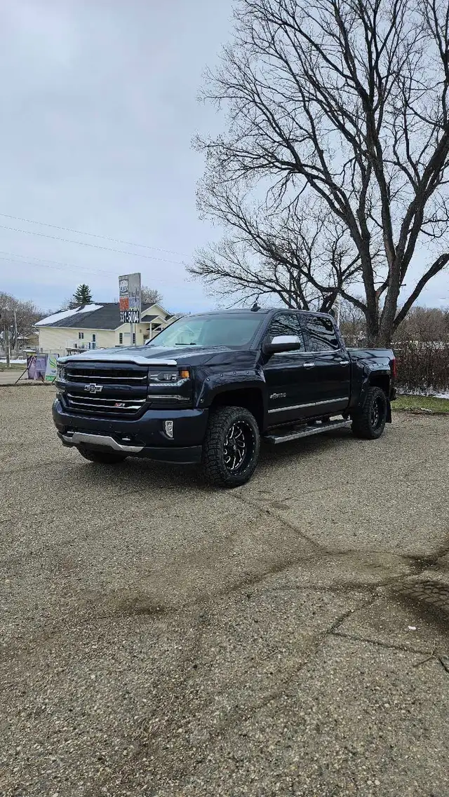 2018 Chevrolet Silverado Anniversary Edition - Photo 4
