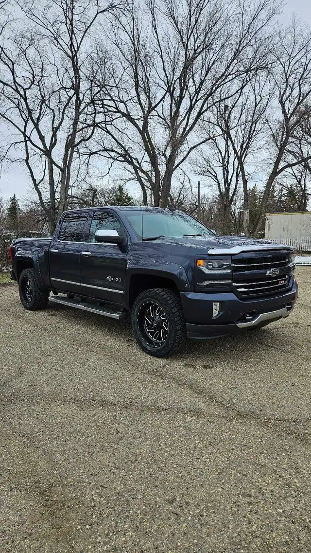2018 Chevrolet Silverado Anniversary Edition - Photo 5