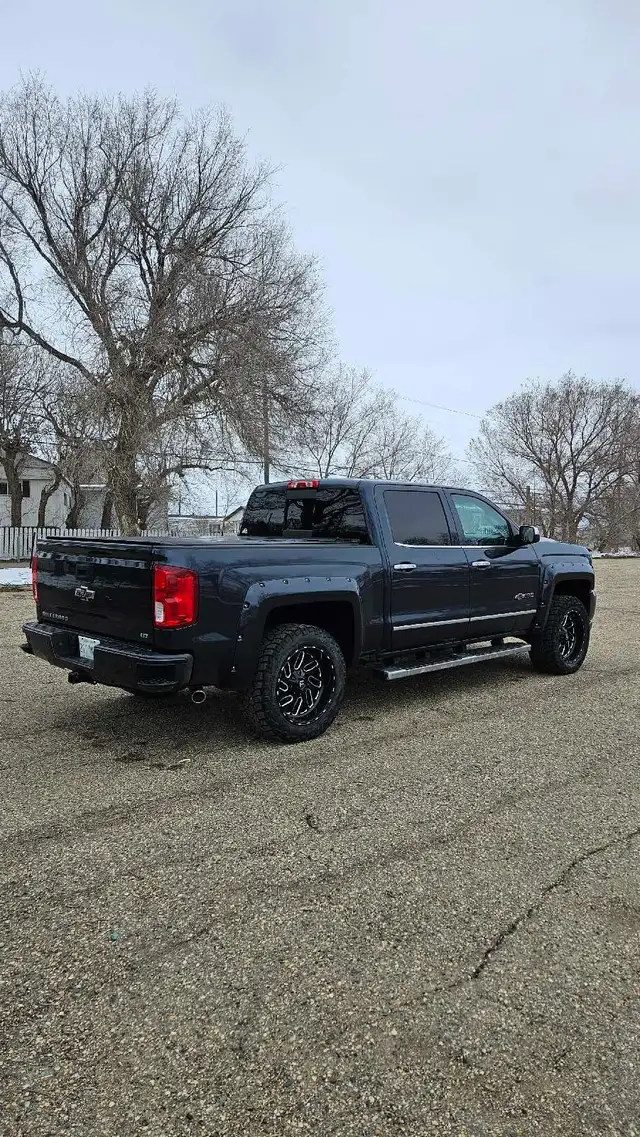 2018 Chevrolet Silverado Anniversary Edition - Photo 6