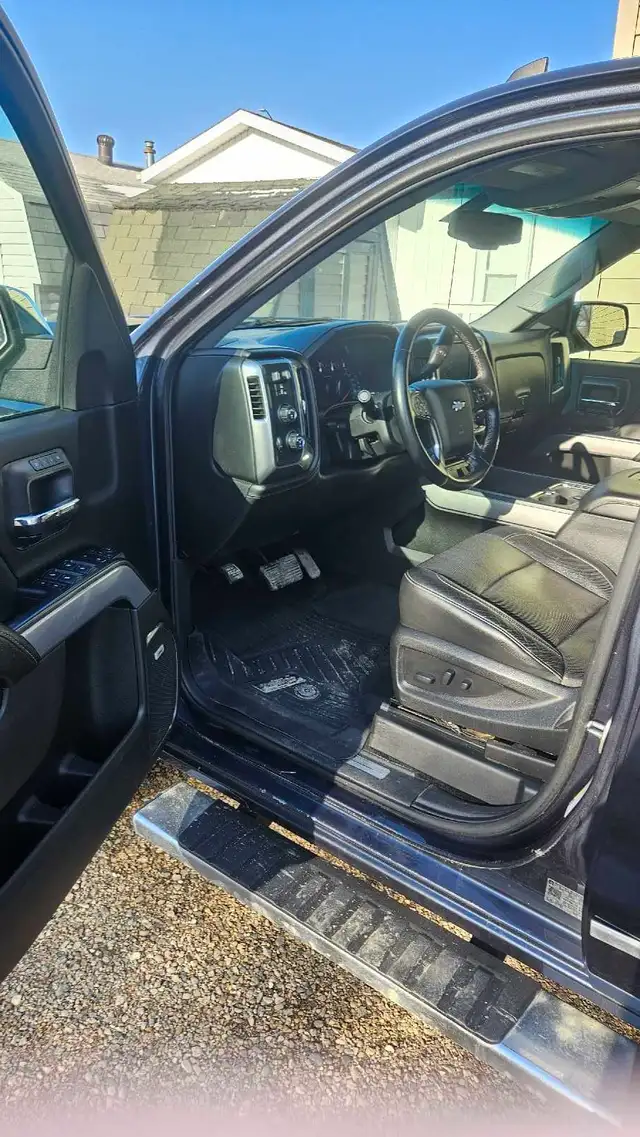 2018 Chevrolet Silverado Anniversary Edition - Photo 9