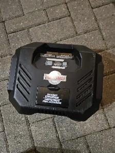 MotoMaster 12 V Digital Compact Air Compressor / Tire Inflator