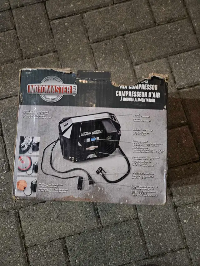 MotoMaster 12 V Digital Compact Air Compressor / Tire Inflator - Photo 2