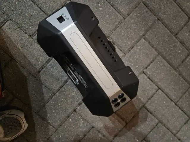 MotoMaster 12 V Digital Compact Air Compressor / Tire Inflator - Photo 3