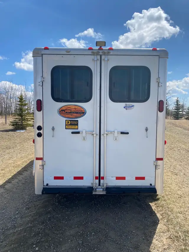 Horse trailer - Photo 3
