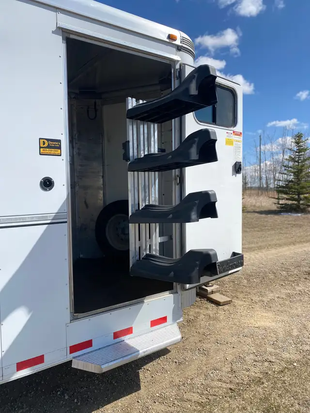 Horse trailer - Photo 6