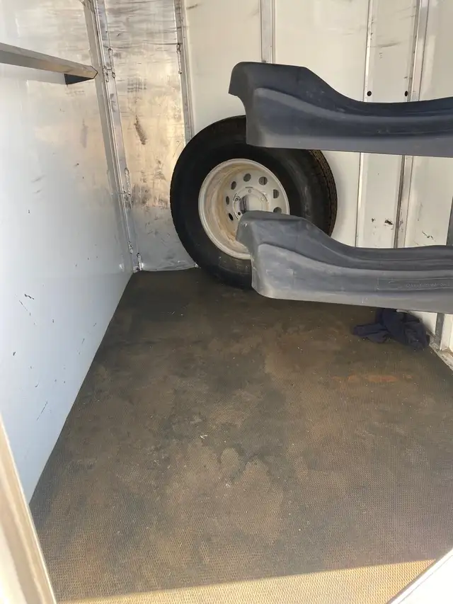 Horse trailer - Photo 9