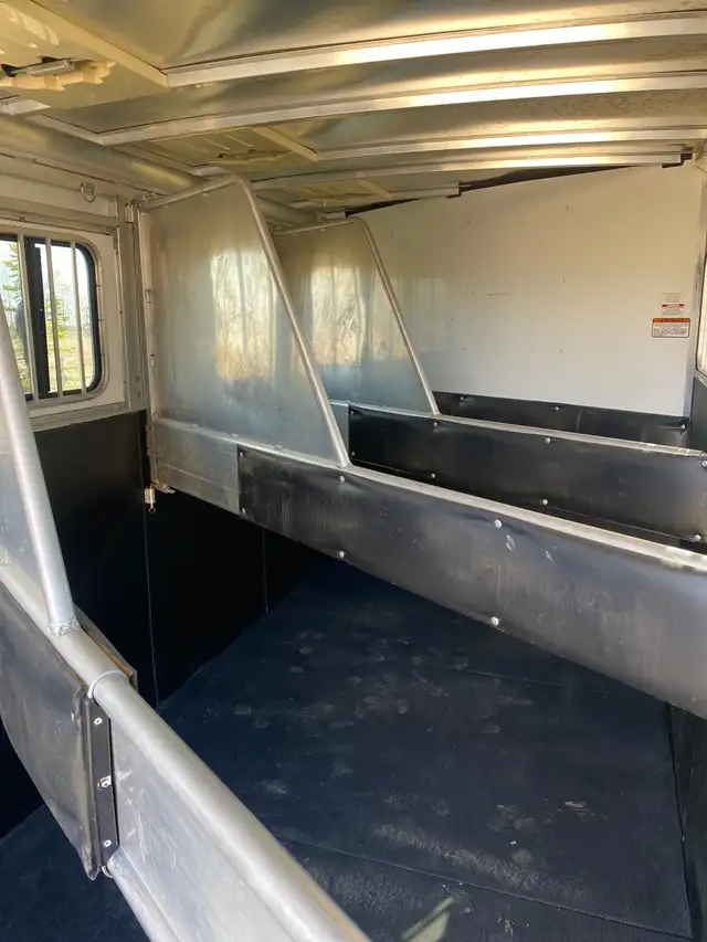 Horse trailer - Photo 10
