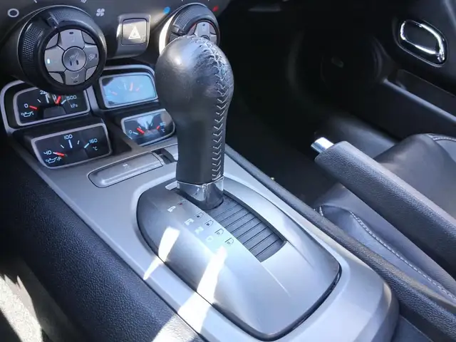2015 Chevrolet Camaro Coupe 2LT - Photo 17