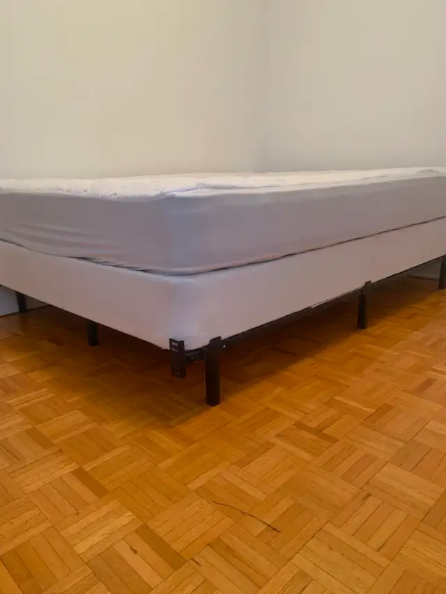 Chambre à louer 1 mai/ room for rent may 1 MONTREAL