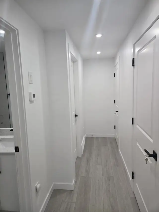 A Legal Basement Suite   Den - Photo 6