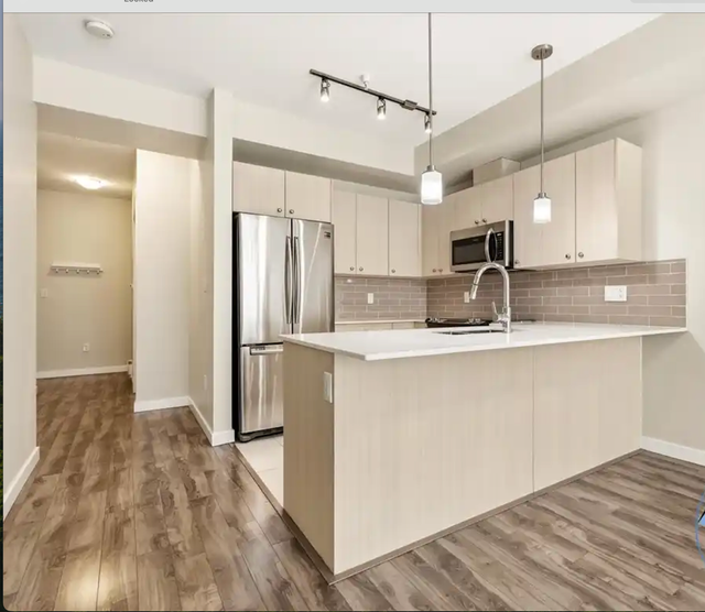 2-Bedroom apartment for rent near Metrotown - Photo 2